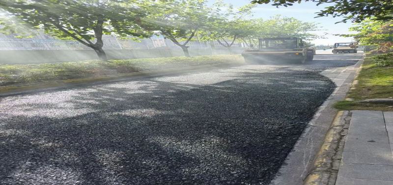 小井溝支渠項(xiàng)目城區(qū)改線(xiàn)段進(jìn)入路面攤鋪階段