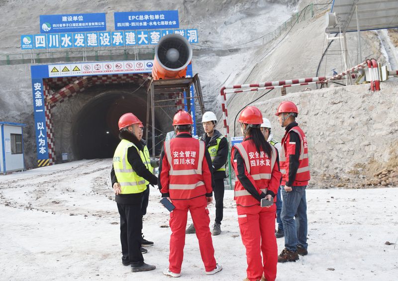 建設(shè)公司亭子口Ⅰ標段項目部搶抓施工季掀起大干快干施工熱潮