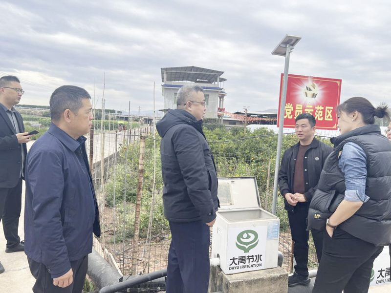 羅雪一行考察大禹節水集團元謀縣高效節水灌溉項目
